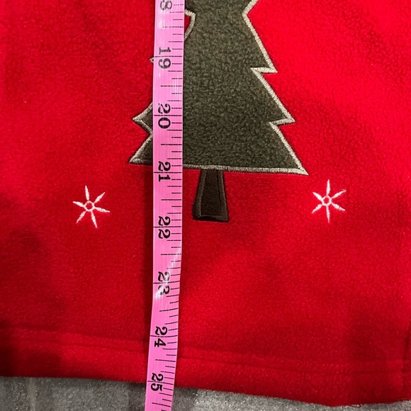 [L]Northern Reflections Red Fleece Vest with Winter Holiday Penguin Embroidery - Picture 5 of 8